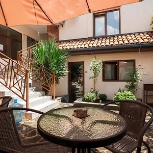 hotel-9-rooms-avlabari.alltbilisihotels.com/